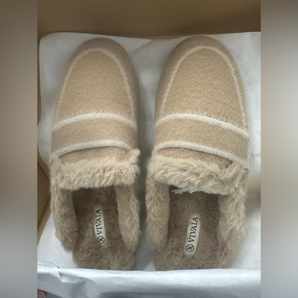 Vivaia slippers size US 8